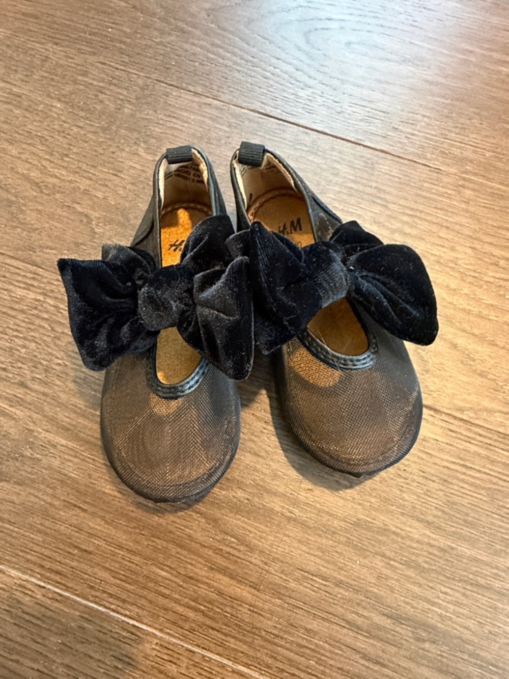 H&M Black Velvet Bow Mary Jane Flats Size 22 (6/6.5) - C39-015